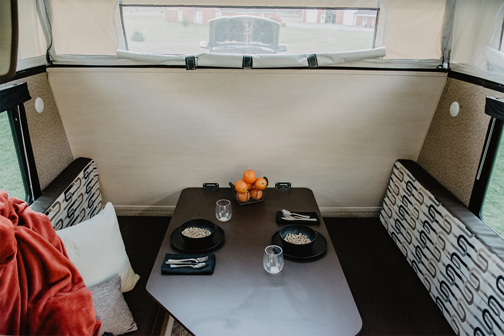 Dinette in table configuration